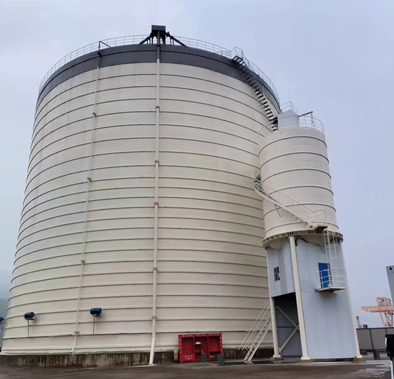 东兴10万吨水泥钢板库